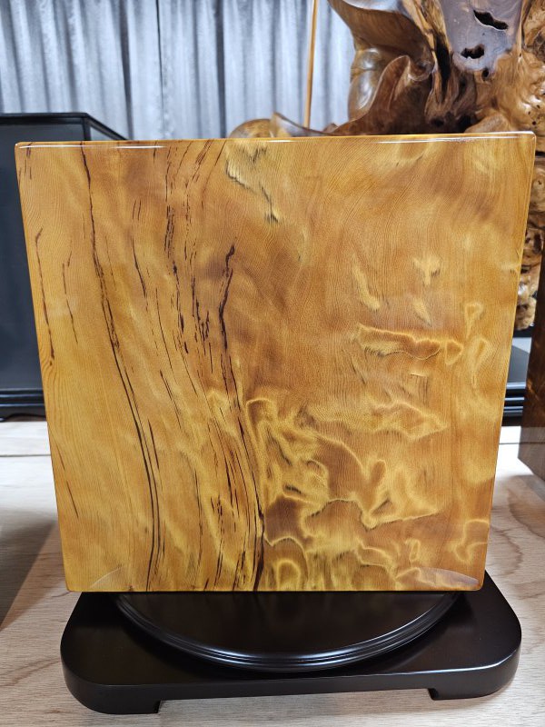 金磚聚財 富貴連年