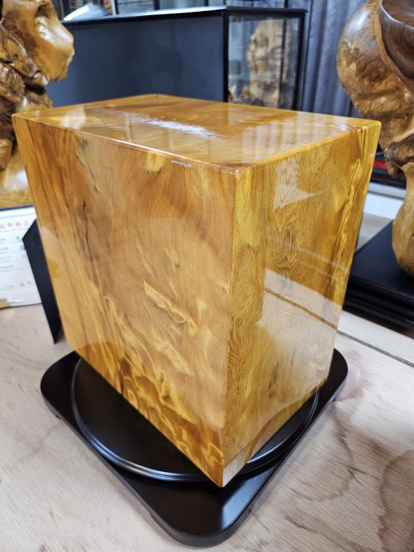 金磚聚財 富貴連年